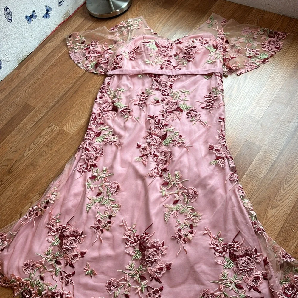 NWDT J.J.’s House, romantic pink embroidered special occasion dress. Size 2X. - Picture 5 of 16